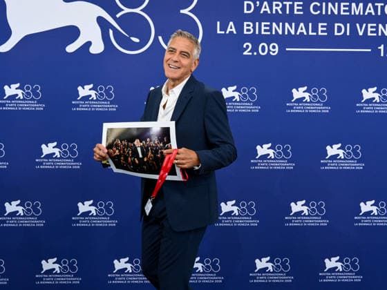 IPA88027097 - Venice, 83rd Venice International Film Festival 2026 - Day 1 - George Clooney Photocall - In the photo, George Clooney receives an award from the photographers  Copyright: xAlbertoxTerenghix xPoolxPhotoxEventsx08x 88027097