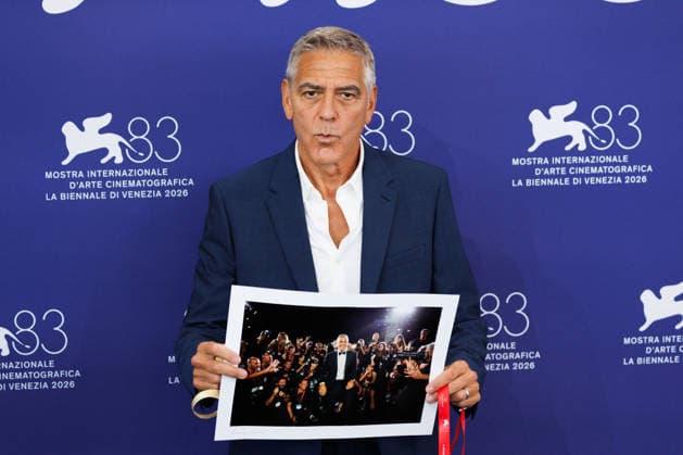 News - George Clooney Golden Lion For Lifetime Achievement Photocall - The 83rd Venice International Film Festival VENICE, ITALY - SEPTEMBER 02: George Clooney receives Photographers Award as he attends the Golden Lion For Lifetime Achievement Photocall during the 83rd Venice International Film Festival at Palazzo del Casino on September 02, 2026 in Venice, Italy. Photo: Cinzia Camela. Lido di Venezia Palazzo del Casino Italy Copyright: xCinziaxCamelax xLiveMediax LPN_2634135