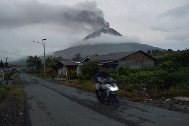 News Bilder des Tages Sinabung Volcano Eruption - Indonesia Sinabung volcano spews volcanic ash during an eruption on September 2, 2026, in Karo, North Sumatra, Indonesia. Photo by Sutanta Aditya ABACAPRESS.COM Indonesia  Copyright: xAdityaxSutanta ABACAx