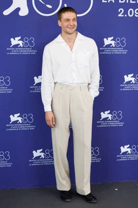 News - La Ragazza Con La Leica (The Girl With The Leica) Photocall - The 83rd Venice International Film Festival VENICE, ITALY - SEPTEMBER 02: Lucas Englander attends the La Ragazza Con La Leica (The Girl With The Leica) Photocall during the 83rd Venice International Film Festival at Palazzo del Casino on September 02, 2026 in Venice, Italy. Photo: Cinzia Camela. Lido di Venezia Palazzo del Casino Italy Copyright: xCinziaxCamelax xLiveMediax LPN_2634259