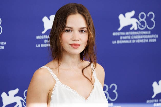 News - La Ragazza Con La Leica (The Girl With The Leica) Photocall - The 83rd Venice International Film Festival VENICE, ITALY - SEPTEMBER 02: Emilia Schule attends the La Ragazza Con La Leica (The Girl With The Leica) Photocall during the 83rd Venice International Film Festival at Palazzo del Casino on September 02, 2026 in Venice, Italy. Photo: Cinzia Camela. Lido di Venezia Palazzo del Casino Italy Copyright: xCinziaxCamelax xLiveMediax LPN_2634300