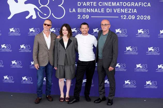 Ink Photocall - The 83rd Venice International Film Festival Ink Photocall - The 83rd Venice International Film Festival. 02 Sep 2026 Pictured: Guy Pearce, Claire Foy, Jack O Connell and director Danny Boyle attend the Ink photocall during the 83rd Venice International Film Festival at Palazzo del Casino on September 02, 2026 in Venice, Italy. (.  Copyright: xThexMegaxAgencyxDanielexCifalàx xMEGAx