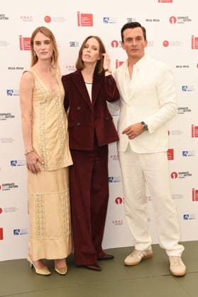 IPA88032809 - Venice, Photocall for the film *My Notes on Mars*; pictured: Mackenzie Davis, Lili Horvat, Rupert Friend  Copyright: xFRANCESCAxVIECELIx xFrancescaxViecelix 88032809