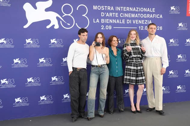 Aaron Altaras, Emilia Schüle, Alina Marazzi, Luna Wedler, and Lucas Englander at the photo call for the film *Das Mädchen mit der Leica* (*La ragazza con la Leica* *The Girl with the Leica*) at the 2026 Venice Biennale—the 83rd Venice International Film Festival—at the Palazzo del Casino in Venice on September 2, 2026 Foto:xD.xBedrosianx xFuturexImagex leica_6947