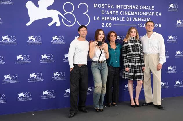 Aaron Altaras, Emilia Schüle, Alina Marazzi, Luna Wedler, and Lucas Englander at the photo call for the film *Das Mädchen mit der Leica* (*La ragazza con la Leica* *The Girl with the Leica*) at the 2026 Venice Biennale—the 83rd Venice International Film Festival—at the Palazzo del Casino in Venice on September 2, 2026 Foto:xD.xBedrosianx xFuturexImagex leica_6948