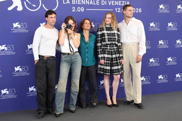 Aaron Altaras, Emilia Schüle, Alina Marazzi, Luna Wedler, and Lucas Englander at the photo call for the film *Das Mädchen mit der Leica* (*La ragazza con la Leica* *The Girl with the Leica*) at the 2026 Venice Biennale—the 83rd Venice International Film Festival—at the Palazzo del Casino in Venice on September 2, 2026 Foto:xD.xBedrosianx xFuturexImagex leica_6949