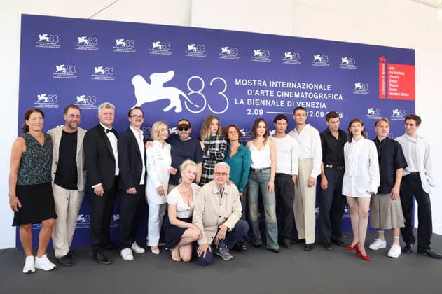 Kristina Börjeson, Jonas Dornbach, Marta Donzelli, Gregorio Paonessa, Luna Wedler, Alina Marazzi, Emilia Schüle, Aaron Altaras, Lucas Englander, Sebastian Schneider, Lia von Blarer, Hans Christian Hegewald, and Idan Weiss with the cast and crew at the photocall for the fe Foto:xD.xBedrosianx xFuturexImagex leica_6960