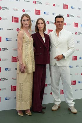 Mackenzie Davis, Lili Horvat, and Rupert Friend attending the My Notes on Mars photocall at the 23rd Giornate Degli Autori during the 83rd Venice International Film Festival on September 2, 2026, in Venice, Italy. Lucia Sabatelli, Venice, Italy  Copyright: xLuciaxSabatellix xBestimagexLuciaxSabatellix xBestimagex