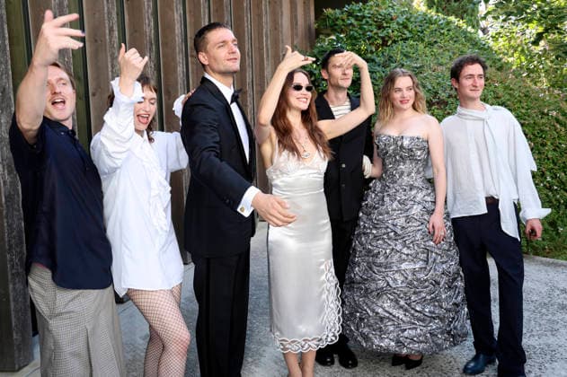 Hans Christian Hegewald, Lia von Blarer, Lucas Englander, Emilia Schüle, Sebastian Schneider, Luna Wedler and Idan Weiss at the premiere of the feature film *Das Mädchen mit der Leica* (*La ragazza con la Leica* *The Girl with the Leica*) at the 2023 Venice Biennale—the 83rd Venice International Film Festival—in the Sala Darsena, Venice, September 2, 2026 Foto:xD.xBedrosianx xFuturexImagex leica_prem_6922