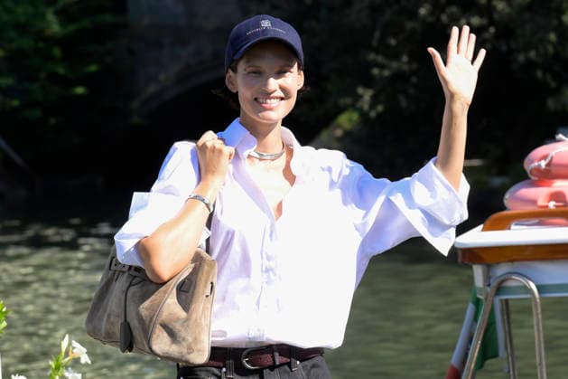 Entertainment Bilder des Tages Bianca Balti bei der Ankunft am Pier des Hotels Excelsior auf der Biennale di Venezia 2026 83. Internationale Filmfestspiele von Venedig. Venedig, 02.09.2026 *** Bianca Balti arriving at the pier of the Hotel Excelsior at the 2026 Venice Biennale 83rd Venice International Film Festival Venice, September 2, 2026 Foto:xA.xM.xTinghinox xFuturexImagex balti_6910