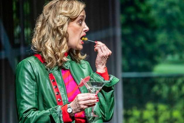 Entertainment Bilder des Tages ABB SCHLOSSPARK- Judith Richter Schauspielerin Darstellerin auf der Buehne in Maske und Kostuem bei der Szene Theaterprobe vom Theaterstueck PUTSCH - Anleitung zur Zerstoerung einer Demokratie im Schlosspark Theater am 0.SRPTEMBER 2026 in Berlin Berlin Deutschland *** ABB SCHLOSSPARK Judith Richter, actress, on stage in makeup and costume during a rehearsal for the play *PUTSCH: A Guide to Destroying a Democracy* at the Schlosspark Theater on September 0, 2026, in Berlin, Germany