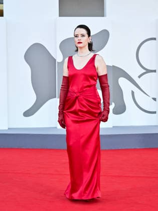 IPA88036074 - Venice, 83rd Venice International Film Festival 2026 - Night 1 - Opening Night Red Carpet. Pictured: Claire Foy  Copyright: xSimonexComix xPoolxPhotoxEventsx08x 88036074