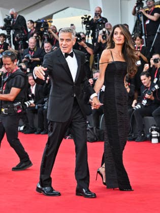 IPA88036544 - Venice, 83rd Venice International Film Festival 2026 - Night 1 - Opening Night Red Carpet. Pictured: George Clooney and Amal Clooney  Copyright: xSimonexComix xPoolxPhotoxEventsx08x 88036544