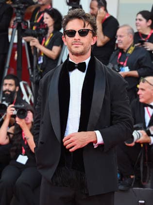 IPA88036710 - Venice, 83rd Venice International Film Festival 2026 - Night 1 - Opening Night Red Carpet - Pictured: Jonathan Bailey  Copyright: xManuelexMangiarottix xPoolxPhotoxEventsx08x 88036710