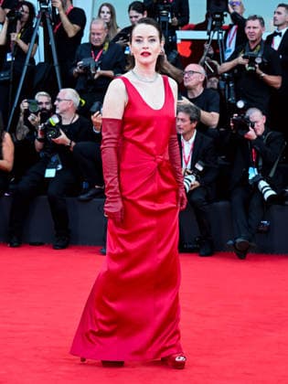 IPA88036752 - Venice, 83rd Venice International Film Festival 2026 - Night 1 - Opening Night Red Carpet - Pictured: CLAIRE FOY  Copyright: xManuelexMangiarottix xPoolxPhotoxEventsx08x 88036752
