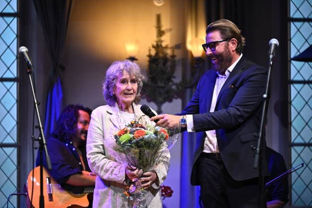 STOCKHOLM, SWEDEN September 2, 2026 This year’s Cornelis Prize winner, Siw Malmkvist, with Anton Strand, chair of the Cornelis Vreeswijk Memorial Foundation. The Cornelis Prize and the Stockholm City Mission announce this year’s Cornelis Prize at Mötesplats Mariatorget in Stockholm. STOCKHOLM, SWEDEN x10430x  Copyright: xChristinexOlsson TTx CORNELISPRISET TILLKÄNNAGES RFfVhHc49lc
