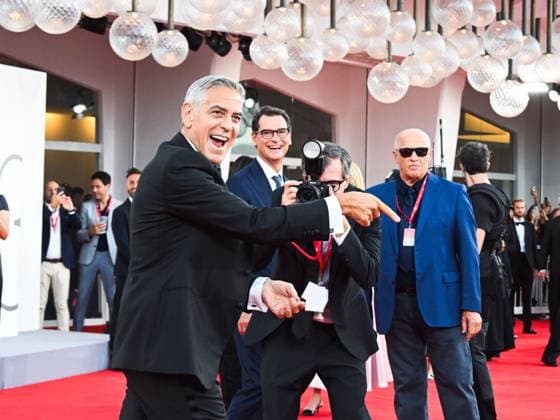 IPA88038093 - Venice, 83rd Venice International Film Festival 2026 - Night 1 - Opening Night Red Carpet - Pictured: GEORGE CLOONEY AMONG THE PHOTOGRAPHERS  Copyright: xManuelexMangiarottix xPoolxPhotoxEventsx08x 88038093