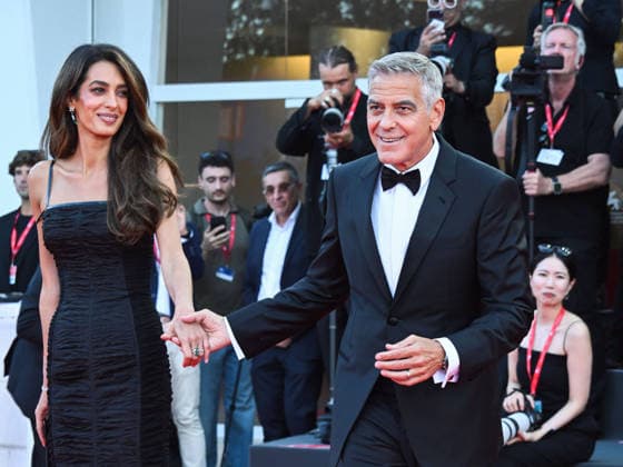 IPA88038057 - Venice, 83rd Venice International Film Festival 2026 - Night 1 - Opening Night Red Carpet - Pictured: GEORGE CLOONEY WITH HIS WIFE AMAL  Copyright: xManuelexMangiarottix xPoolxPhotoxEventsx08x 88038057