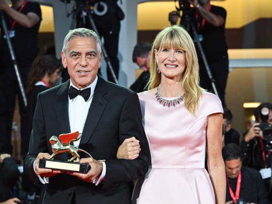 IPA88038228 - Venice, 83rd Venice International Film Festival 2026 - Night 1 - Opening Night Red Carpet - Pictured: GEORGE CLOONEY WITH THE GOLDEN LERONE, LAURA DERN  Copyright: xManuelexMangiarottix xPoolxPhotoxEventsx08x 88038228