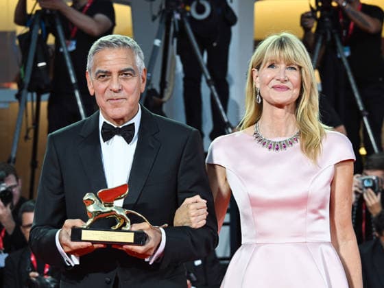 IPA88038233 - Venice, 83rd Venice International Film Festival 2026 - Night 1 - Opening Night Red Carpet - Pictured: GEORGE CLOONEY WITH THE GOLDEN LERONE, LAURA DERN  Copyright: xManuelexMangiarottix xPoolxPhotoxEventsx08x 88038233