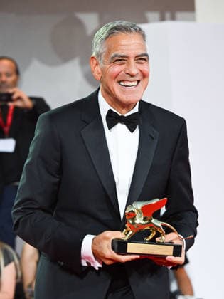 IPA88038258 - Venice, 83rd Venice International Film Festival 2026 - Night 1 - Opening Night Red Carpet - Pictured: GEORGE CLOONEY WITH THE GOLDEN LERONE  Copyright: xManuelexMangiarottix xPoolxPhotoxEventsx08x 88038258