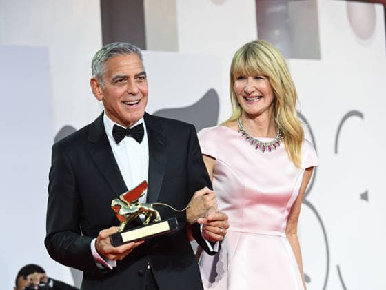 IPA88038225 - Venice, 83rd Venice International Film Festival 2026 - Night 1 - Opening Night Red Carpet - Pictured: GEORGE CLOONEY WITH THE GOLDEN LERONE, LAURA DERN  Copyright: xManuelexMangiarottix xPoolxPhotoxEventsx08x 88038225