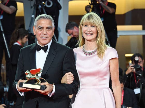 IPA88038227 - Venice, 83rd Venice International Film Festival 2026 - Night 1 - Opening Night Red Carpet - Pictured: GEORGE CLOONEY WITH THE GOLDEN LERONE, LAURA DERN  Copyright: xManuelexMangiarottix xPoolxPhotoxEventsx08x 88038227