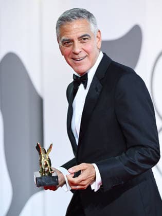 IPA88038246 - Venice, 83rd Venice International Film Festival 2026 - Night 1 - Opening Night Red Carpet - Pictured: GEORGE CLOONEY WITH THE GOLDEN LERONE  Copyright: xManuelexMangiarottix xPoolxPhotoxEventsx08x 88038246