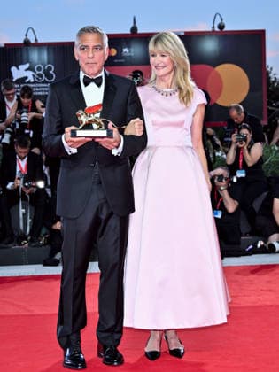IPA88038736 - Venice, 83rd Venice International Film Festival 2026 - Night 1 - Opening Night Red Carpet - Pictured: GEORGE CLOONEY WITH THE GOLDEN LERONE, Laura Dern  Copyright: xSimonexComix xPoolxPhotoxEventsx08x 88038736