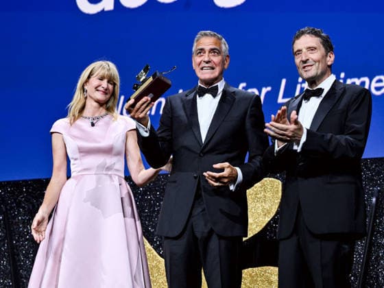 IPA88039079 - Venice, 83rd Venice International Film Festival 2026 - Night 1 - Opening ceremony in the Sala Grande for the Lifetime Achievement Lion - Pictured: Laura Dern, GEORGE CLOONEY, Pietrangelo Buttafuoco  Copyright: xSimonexComix xPoolxPhotoxEventsx08x 88039079