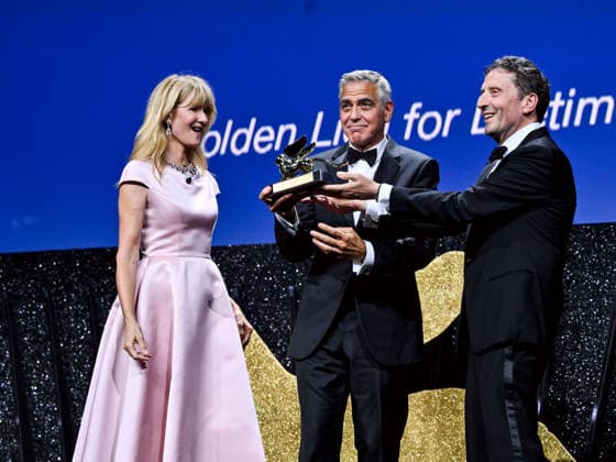 IPA88039075 - Venice, 83rd Venice International Film Festival 2026 - Night 1 - Opening ceremony in the Sala Grande for the Lifetime Achievement Lion - Pictured: Laura Dern, GEORGE CLOONEY, Pietrangelo Buttafuoco  Copyright: xSimonexComix xPoolxPhotoxEventsx08x 88039075
