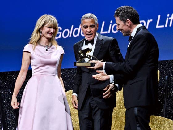 IPA88039073 - Venice, 83rd Venice International Film Festival 2026 - Night 1 - Opening ceremony in the Sala Grande for the Lifetime Achievement Lion - Pictured: Laura Dern, GEORGE CLOONEY, Pietrangelo Buttafuoco  Copyright: xSimonexComix xPoolxPhotoxEventsx08x 88039073
