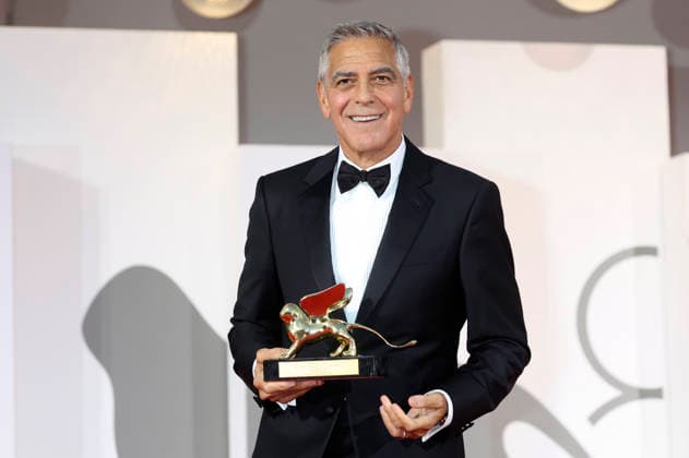 George Clooney Receives the Golden Lions for Lifetime Achievement at the 2023 Venice Biennale—the 83rd Venice International Film Festival—at the Palazzo del Cinema in Venice, September 2, 2026 Foto:xD.xBedrosianx xFuturexImagex clooney_award_6919