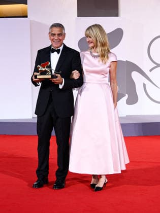 IPA88038947 - Venice, 83rd Venice International Film Festival 2026 - Night 1 - Opening Night Red Carpet Pictured: George Clooney, Laura Dern  Copyright: xAlbertoxTerenghi PoolxPhotoxEvenx xPoolxPhotoxEventsx08x 88038947