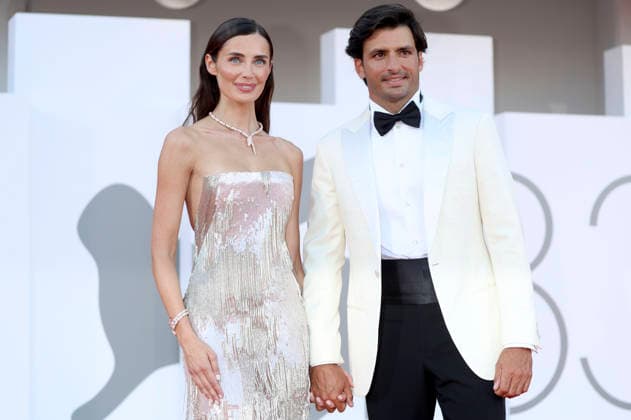 Rebecca Donaldson and Carlos Sainz at the opening ceremony featuring the premiere of the film *Ink* at the 2023 Venice Biennale—the 83rd Venice International Film Festival—at the Palazzo del Cinema in Venice, September 2, 2026 Foto:xD.xBedrosianx xFuturexImagex opening_6878