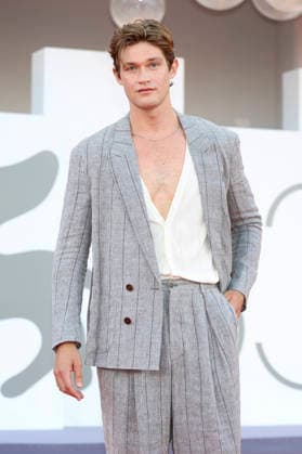 Damian Hardung at the opening ceremony featuring the premiere of the film *Ink* at the 2023 Venice Biennale—the 83rd Venice International Film Festival—at the Palazzo del Cinema in Venice, September 2, 2026 Foto:xD.xBedrosianx xFuturexImagex opening_6892