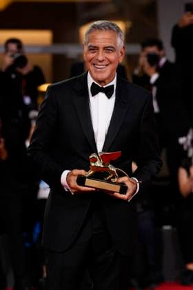 George Clooney Golden Lion For Lifetime Achievement - The 83rd Venice International Film Festival George Clooney (L) and Laura Dern attend the George Clooney Golden Lion For Lifetime Achievement red carpet during the 83rd Venice International Film Festival, at Sala Grande on September 02, 2026 in Venice, Italy. 02 Sep 2026 Pictured: George Clooney attends the George Clooney Golden Lion For Lifetime Achievement red carpet during the 83rd Venice International Film Festival, at Sala Grande on September 02, 2026 in Venice, Italy. (.  Copyright: xThexMegaxAgencyxDanielexCifalàx xMEGAx