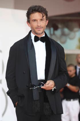 Jonathan Bailey at the opening ceremony featuring the premiere of the film *Ink* at the 2023 Venice Biennale—the 83rd Venice International Film Festival—at the Palazzo del Cinema in Venice, September 2, 2026 Foto:xD.xBedrosianx xFuturexImagex opening_6943