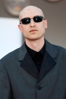 Daniel Blumberg at the opening ceremony featuring the premiere of the feature film *Ink* at the 2023 Venice Biennale—the 83rd Venice International Film Festival—at the Palazzo del Cinema in Venice, September 2, 2026 Foto:xD.xBedrosianx xFuturexImagex opening_6946