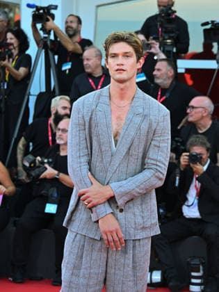 IPA88041228 - Venice, 83rd Venice International Film Festival 2026 - Night 1 - Opening Night Red Carpet - Pictured: Damian Hardung  Copyright: xManuelexMangiarottix xPoolxPhotoxEventsx08x 88041228