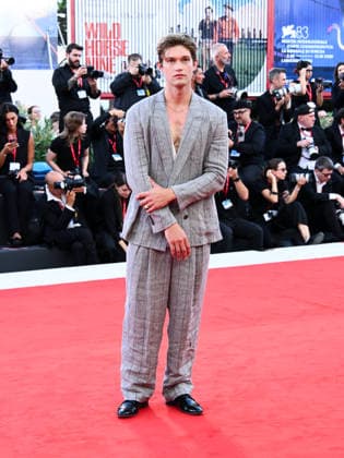 IPA88041102 - Venice, 83rd Venice International Film Festival 2026 - Night 1 - Opening Night Red Carpet Pictured: Damian Hardung  Copyright: xAlbertoxTerenghi PoolxPhotoxEvenx xPoolxPhotoxEventsx08x 88041102