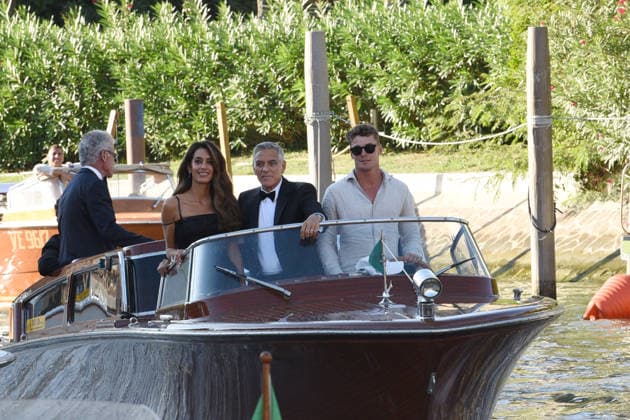 Entertainment Bilder des Tages IPA88040570 - Venice: George Clooney arrives at the dock for the Golden Lion award ceremony and leaves with the prize; pictured: George Clooney and Amal Alamuddin  Copyright: xFRANCESCAxVIECELIx xFrancescaxViecelix 88040570