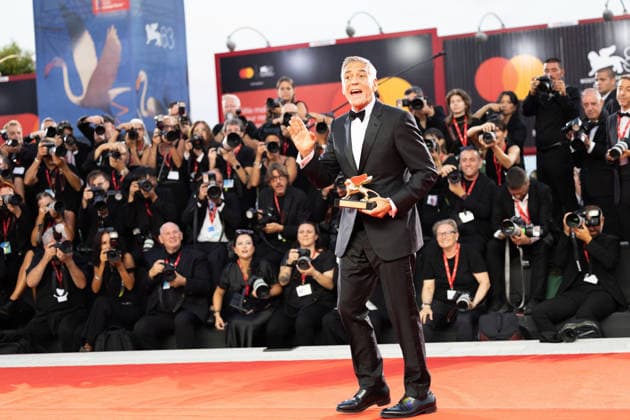 Ink screening and opening of Venice Film Festival 2026 VENICE, ITALY - SEPTEMBER 02: George Clooney poses on the red carpet with Laura Dern after receiving the Golden Lion for Lifetime Achievement Award during the Opening Ceremony the 83rd Venice International Film Festival at Sala Grande on September 02, 2026 in Venice, Italy. CAP KA Kristina Afanasyeva Venice ITALY Copyright: xKristinaxAfanasyeva CapitalxPicturesx
