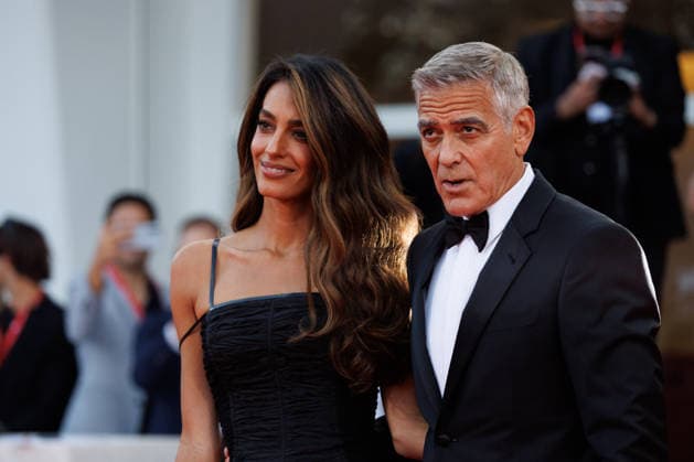 News - George Clooney Golden Lion For Lifetime Achievement - The 83rd Venice International Film Festival - red carpet VENICE, ITALY - SEPTEMBER 02: Amal Clooney (L) and George Clooney attend the George Clooney Golden Lion For Lifetime Achievement red carpet during the 83rd Venice International Film Festival, at Sala Grande on September 02, 2026 in Venice, Italy. Photo: Cinzia Camela. Lido di Venezia Palazzo del Cinema Italy Copyright: xCinziaxCamelax xLiveMediax LPN_2634979