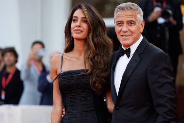 News - George Clooney Golden Lion For Lifetime Achievement - The 83rd Venice International Film Festival - red carpet VENICE, ITALY - SEPTEMBER 02: Amal Clooney (L) and George Clooney attend the George Clooney Golden Lion For Lifetime Achievement red carpet during the 83rd Venice International Film Festival, at Sala Grande on September 02, 2026 in Venice, Italy. Photo: Cinzia Camela. Lido di Venezia Palazzo del Cinema Italy Copyright: xCinziaxCamelax xLiveMediax LPN_2634983