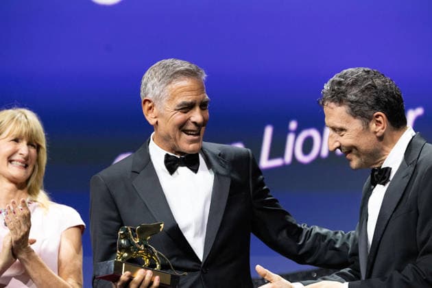 Ink screening and opening of Venice Film Festival 2026 VENICE, ITALY - SEPTEMBER 02: George Clooney receives from President of the Venice Biennale Foundation Pietrangelo Buttafuoco and Laura Dern the Golden Lion For Lifetime Achievement Award on stage from Laura Dern and at the Opening Ceremony during the 83rd Venice International Film Festival at Sala Grande on September 02, 2026 in Venice, Italy. CAP KA Kristina Afanasyeva Venice ITALY Copyright: xKristinaxAfanasyeva CapitalxPicturesx