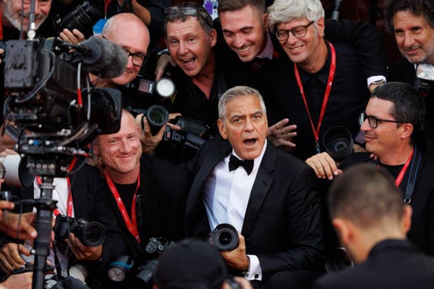 News - George Clooney Golden Lion For Lifetime Achievement - The 83rd Venice International Film Festival - red carpet VENICE, ITALY - SEPTEMBER 02: Amal Clooney (L) and George Clooney attend the George Clooney Golden Lion For Lifetime Achievement red carpet during the 83rd Venice International Film Festival, at Sala Grande on September 02, 2026 in Venice, Italy. Photo: Cinzia Camela. Lido di Venezia Palazzo del Cinema Italy Copyright: xCinziaxCamelax xLiveMediax LPN_2635015
