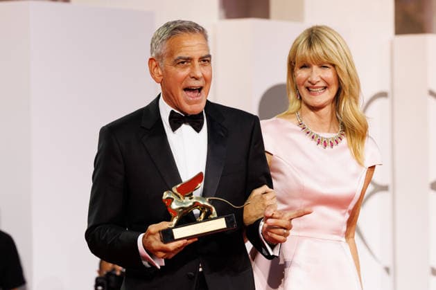 News - George Clooney Golden Lion For Lifetime Achievement - The 83rd Venice International Film Festival - red carpet VENICE, ITALY - SEPTEMBER 02: George Clooney (L) and Laura Dern attend the George Clooney Golden Lion For Lifetime Achievement red carpet during the 83rd Venice International Film Festival, at Sala Grande on September 02, 2026 in Venice, Italy. Photo: Cinzia Camela. Lido di Venezia Palazzo del Cinema Italy Copyright: xCinziaxCamelax xLiveMediax LPN_2635120