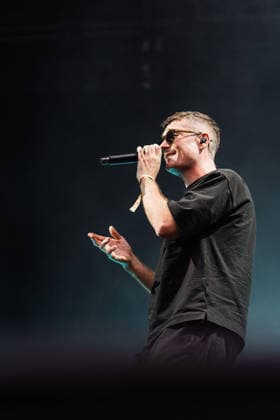 The British band Bastille will perform at the Superbloom Festival in Munich s Olympic Park. Singer Dan Smith will thrill the audience with an energetic live performance on September 2, 2026, at Munich s Olympic Park in Bavaria, Germany.