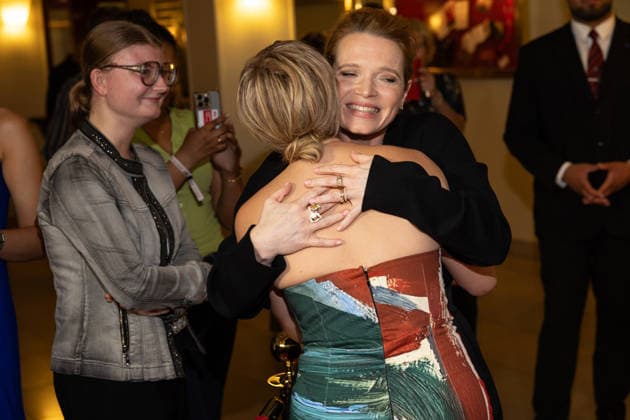 Premiere of GENTLE MONSTER: Jella Haase and Karoline Herfurth Greet Each Other with a Hug at the Premiere of GENTLE MONSTER at the Delphi Filmpalast Cinema in Berlin Copyright: xEventpressx